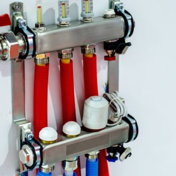 Áramlásmérős osztó-gyűjtő